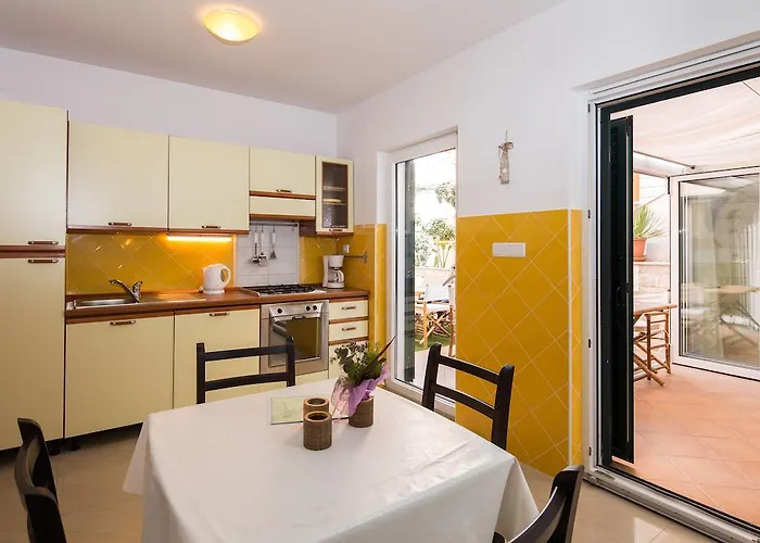 Maki Apartment Hvar Town